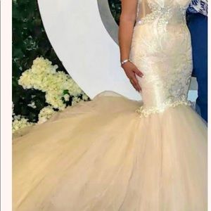 GALIA LAHAV A HYBRID OF NORMA & SUZANNE
WEDDING DRESS
One of a kind, head turnin